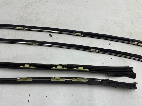 Listwa dachowa Hyundai Grandeur IV 05-11r. dachowa prawa lewa nakładka listwa zgarniająca szyby przedniej KOMPLET