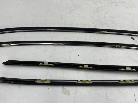 Listwa dachowa Hyundai Grandeur IV 05-11r. dachowa prawa lewa nakładka listwa zgarniająca szyby przedniej KOMPLET