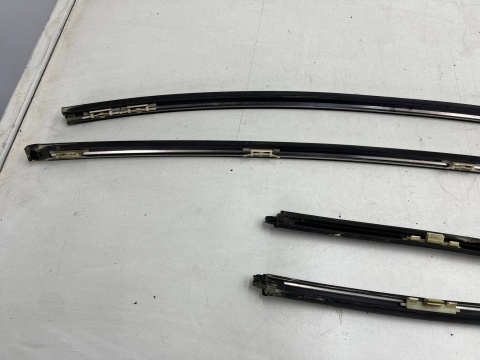 Listwa dachowa Hyundai Grandeur IV 05-11r. dachowa prawa lewa nakładka listwa zgarniająca szyby przedniej KOMPLET