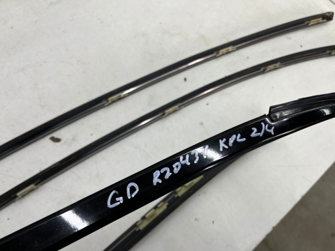 Listwa dachowa Hyundai Grandeur IV 05-11r. dachowa prawa lewa nakładka listwa zgarniająca szyby przedniej KOMPLET