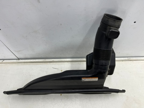 Osłona chłodnicy Hyundai Grandeur IV 05-11r. 2.2 CRDi GÓRNA kierownica powietrza pasa przedniego wlot dolot rezonator rura