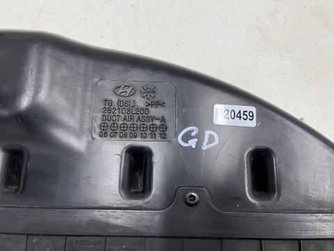 Osłona chłodnicy Hyundai Grandeur IV 05-11r. 2.2 CRDi GÓRNA kierownica powietrza pasa przedniego wlot dolot rezonator rura