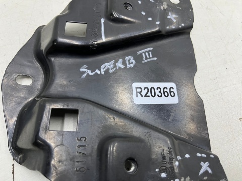 Pas przedni Skoda Superb 3 III 15-24r. wzmocnienie mocowanie górne zamka maski łącznik 3v0805489b