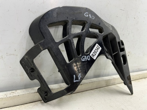 Ślizg BMW G30 G31 przedlift 17-20r. lewe przednie mocowanie zderzaka błotnika wspornik lewy przód 7385347