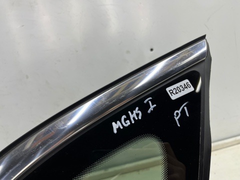 Szyba boczna MG HS I EHS 18r.- trójkąt karoseryjna prawa tylna prawy tył CIEMNA oryginalnie przyciemniona 10400535