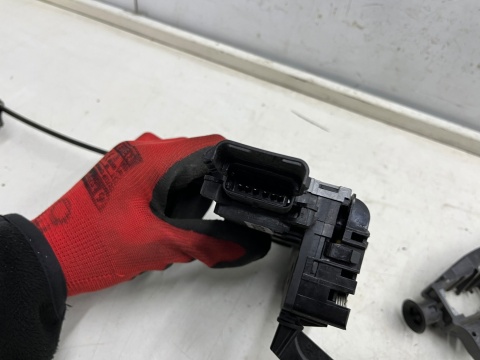 Zamek drzwi Citroen C3 Picasso 08-17r. prawy tylny zamek drzwi 7 pin prawy tył EU 24099158