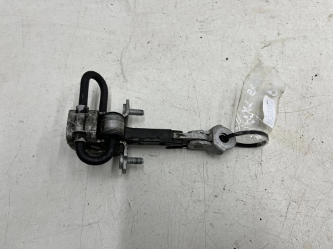 Zawias drzwi Fiat 500 07r.- prawy przedni ogranicznik drzwi prawy przód 