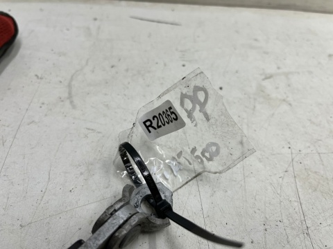 Zawias drzwi Fiat 500 07r.- prawy przedni ogranicznik drzwi prawy przód 