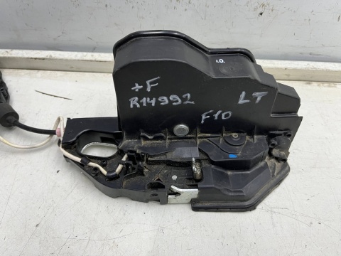 Zamek drzwi BMW 5 F10 sedan F11 kombi 10-17r. LEWY tylny z dociągiem SOFT CLOSE linki lewy tył 7185689 4153310400