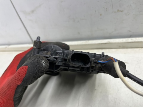 Zamek drzwi BMW 5 F10 sedan F11 kombi 10-17r. LEWY tylny z dociągiem SOFT CLOSE linki lewy tył 7185689 4153310400