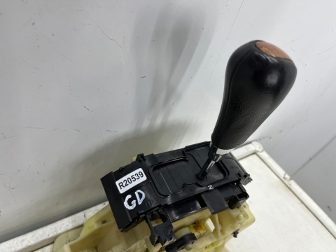 Lewarek zmiany biegów Hyundai Grandeur IV 05-11r. wybierak dźwignia 2.2d AUTOMAT linka 46700-3lxxx