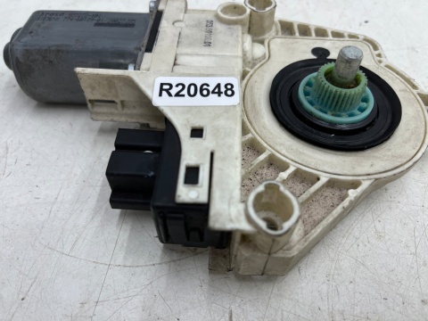 Podnośnik szyb Audi Q7 I 4L 05-15r. prawy przedni tylny silniczek podnoszenia szyby prawy przód tył 4l0959802b