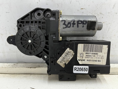 Podnośnik szyb Peugeot 307 01-08r. prawy przedni silniczek podnoszenia szyby prawy przód 9637130680