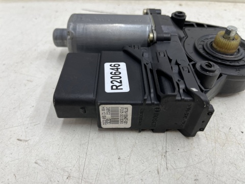 Podnośnik szyb VW Passat B5 96-50r. prawy tylny silniczek podnoszenia szyby prawy tył 3b9839752bf