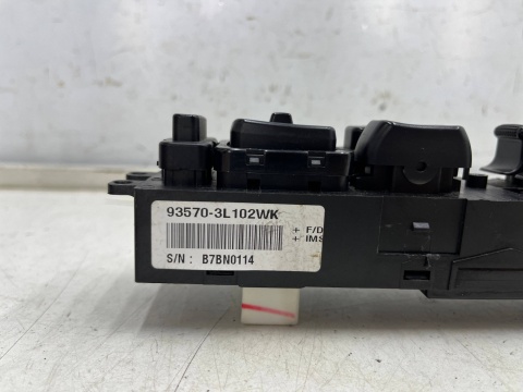 Przełącznik Hyundai Grandeur IV 05-11r. panel przycisk szyb lewy przedni kierowcy lewy przód 93570-3l102wk