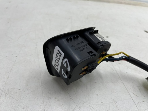 Przełącznik Hyundai Grandeur IV 05-11r. przycisk otwierania klapy bagażnika klapki wlewu paliwa 93555-3l000