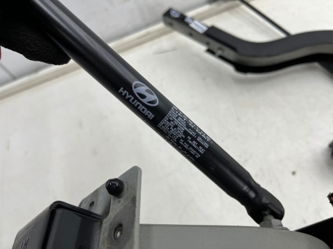 Zawias klapy Hyundai Grandeur IV 05-11r. siłowniki bagażnika KOMPLET 81771-3l000