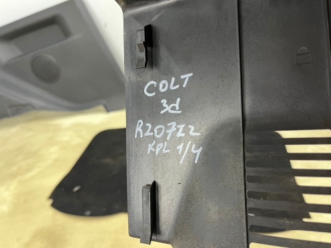 Tapicerka Mitsubishi Colt VI 6 Z30 3Drzwi 04-12r. wykładzina wkład mata dywan boczek boczki bagażnika KOMPLET 