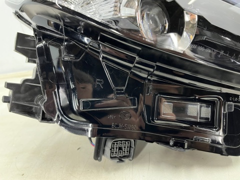 Lampa reflektor Mazda 3 IV BP 19r.- PRAWA przednia LED prawy przód 8 pin EUROPA bcjh-51030