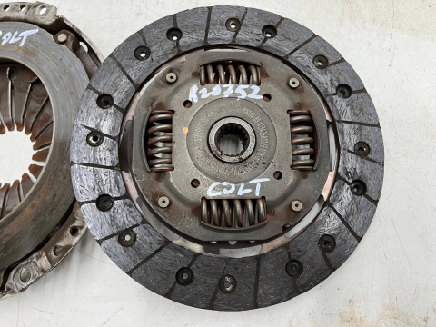 Sprzęgło Mitsubishi Colt VI 6 Z30 Lancer Smart Forfour I w454 04-12r. 1.1b 1.3b 1.5b tarcza i docisk mn130489 mn168403