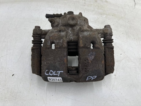 Zacisk hamulcowy Mitsubishi Colt VI 6 Z30 Smart Forfour I w454 04-12r. prawe przednie jarzmo mocowanie prawy przód