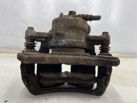 Zacisk hamulcowy Mitsubishi Colt VI 6 Z30 Smart Forfour I w454 04-12r. prawe przednie jarzmo mocowanie prawy przód