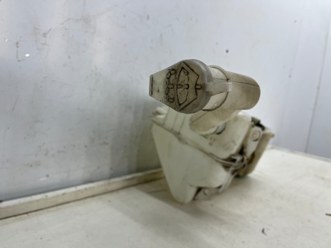 Zbiorniczek spryskiwaczy Mitsubishi Colt VI 6 Z30 Smart Forfour w454 04-12r. na płyn do szyby silniczek pompka mn105383