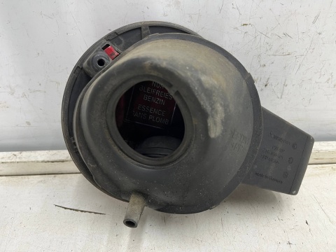 Klapka wlewu paliwa Mitsubishi Colt VI 6 Z30 3d 3Drzwi 04-12r. kod koloru p04 czerwona korek mr959151