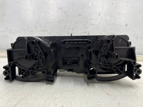 Panel klimatyzacji Mitsubishi Colt VI 6 Z30 LIFT 08-12r. nawiewu sterowania nawiewem wentylacją p7020a257-d