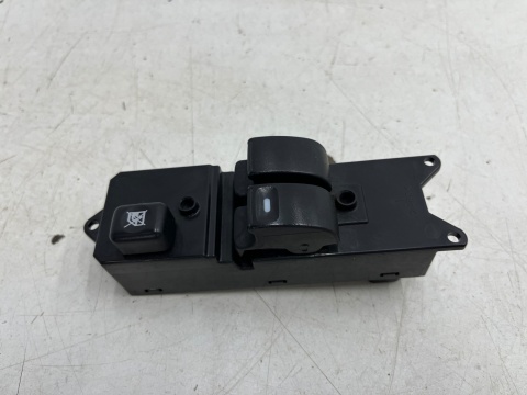 Przełącznik Mitsubishi Colt VI 6 Z30 3D 5D 04-12r. panel przycisk szyb lewy przedni kierowcy 8608a076