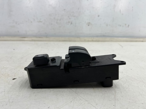 Przełącznik Mitsubishi Colt VI 6 Z30 3D 5D 04-12r. panel przycisk szyb lewy przedni kierowcy 8608a076