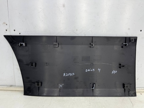 Listwa Iveco Daily 4 IV 14r.- prawa przednia dolna nakładka drzwi pasażera prawy przód 5801808059 5801808067