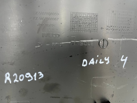 Listwa Iveco Daily 4 IV 14r.- prawa przednia dolna nakładka drzwi pasażera prawy przód 5801808059 5801808067