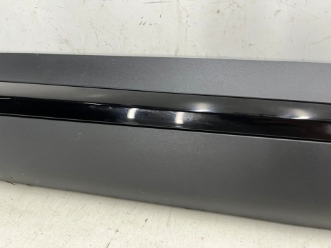 Listwa MG Rising Marvel R 2021r.- prawa przednia dolna nakładka drzwi prawy przód 10365416