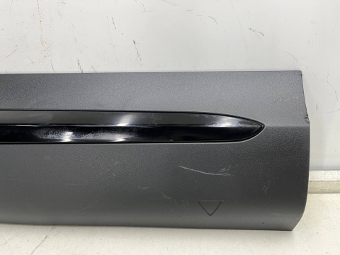 Listwa MG Rising Marvel R 2021r.- prawa przednia dolna nakładka drzwi prawy przód 10365416