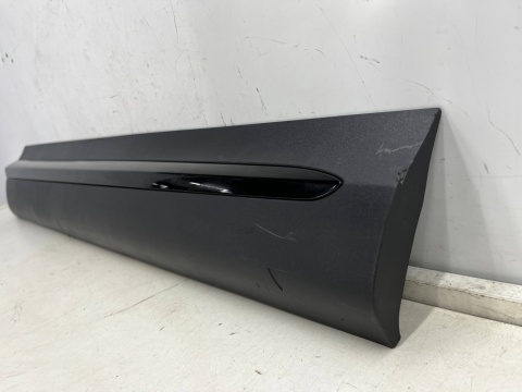 Listwa MG Rising Marvel R 2021r.- prawa przednia dolna nakładka drzwi prawy przód 10365416