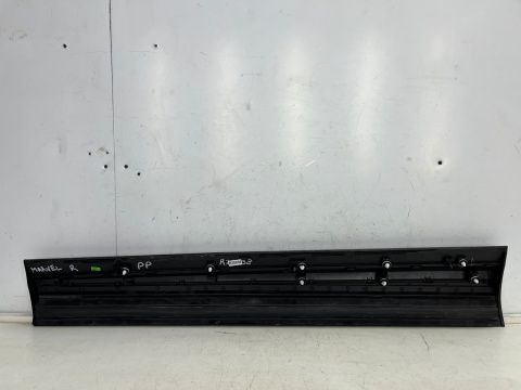 Listwa MG Rising Marvel R 2021r.- prawa przednia dolna nakładka drzwi prawy przód 10365416