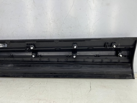 Listwa MG Rising Marvel R 2021r.- prawa przednia dolna nakładka drzwi prawy przód 10365416