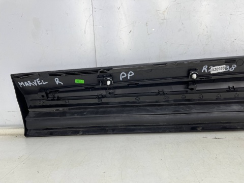 Listwa MG Rising Marvel R 2021r.- prawa przednia dolna nakładka drzwi prawy przód 10365416