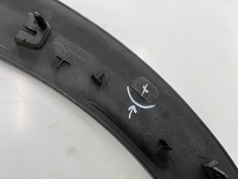 Listwa Peugeot 3008 II 16r.- prawa tylna nakładka rant błotnika CIENKA wąska prawy tył 9825289077