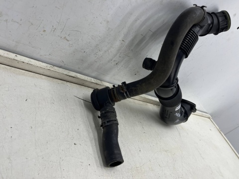 Rura Porsche Macan I 95b 14r.- przewód dolotowy PRAWY wąż filtra powietrza 95b129532a