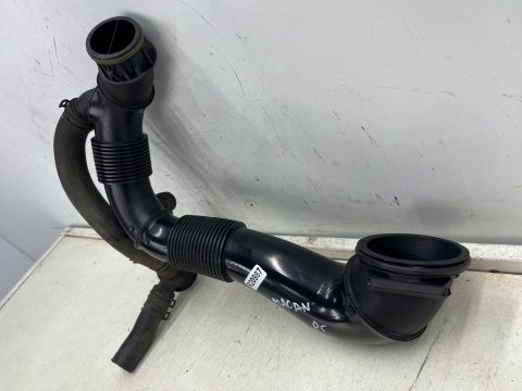 Rura Porsche Macan I 95b 14r.- przewód dolotowy PRAWY wąż filtra powietrza 95b129532a