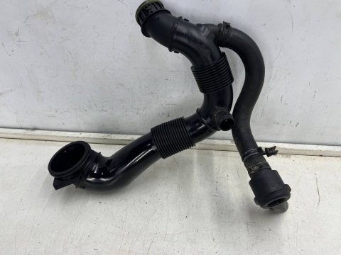 Rura Porsche Macan I 95b 14r.- przewód dolotowy PRAWY wąż filtra powietrza 95b129532a