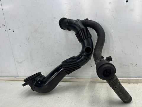 Rura Porsche Macan I 95b 14r.- przewód dolotowy PRAWY wąż filtra powietrza 95b129532a