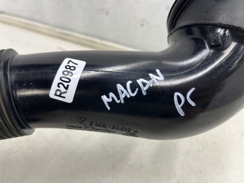 Rura Porsche Macan I 95b 14r.- przewód dolotowy PRAWY wąż filtra powietrza 95b129532a