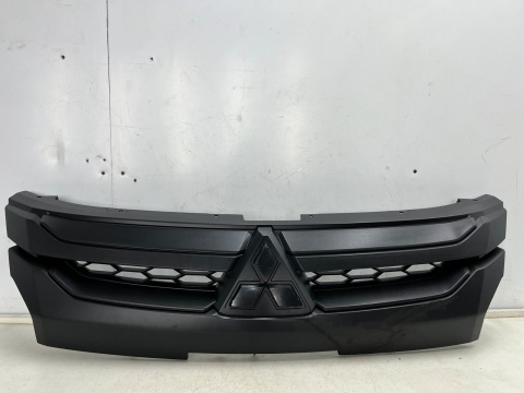 Atrapa Mitsubishi L200 5 V 19r.- grill przednia maskownica zderzaka znaczek 7450B264