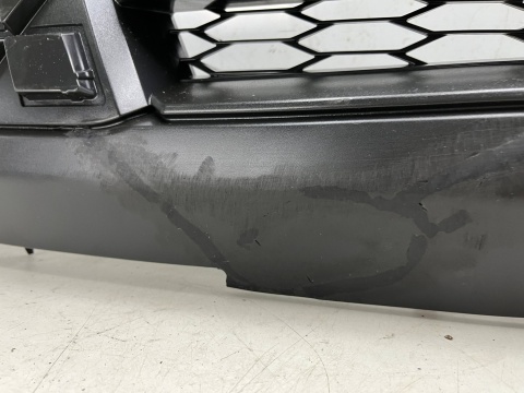 Atrapa Mitsubishi L200 5 V 19r.- grill przednia maskownica zderzaka znaczek 7450B264