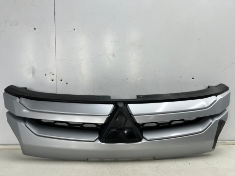 Atrapa Mitsubishi L200 5 V 19r.- grill przednia maskownica zderzaka znaczek 7450B291ZZ