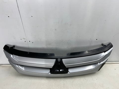 Atrapa Mitsubishi L200 5 V 19r.- grill przednia maskownica zderzaka znaczek 7450B291ZZ