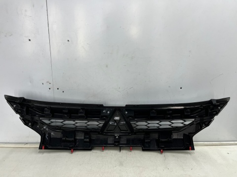 Atrapa Mitsubishi L200 5 V 19r.- grill przednia maskownica zderzaka znaczek 7450B291ZZ